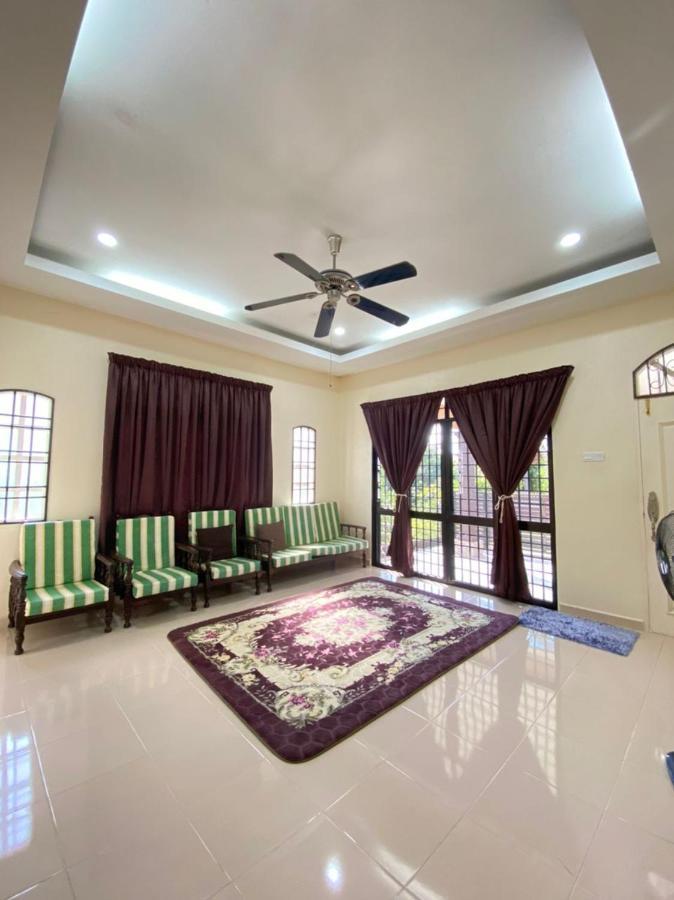 Family Homestay كُوالا تيرينغانو المظهر الخارجي الصورة
